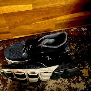 OnCloud Running Shoes 9.5